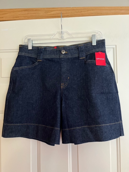 SPANX Pants - New women’s Spanx dark wash denim pull on trouser short. Size medium.